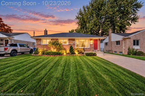 32668 Avondale St, Westland, MI, 48186-8902 | Card Image