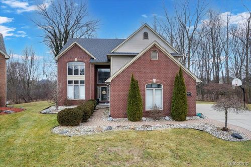 54424 Maple Creek Ct, Shelby Township, MI, 48316-6014 | Card Image