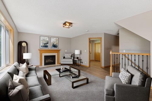3936 Homestead Dr, Woodbury, MN, 55125-8412 | Card Image