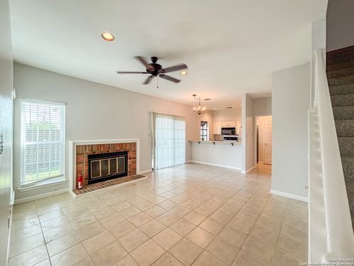 19-19 Chapel Hill Cir, San Antonio, TX, 78240-3903 | Card Image