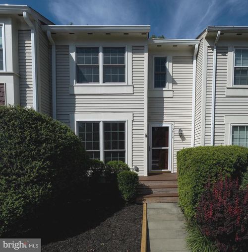 5714 Evergreen Knoll Ct, ALEXANDRIA, VA, 22303-1052 | Card Image