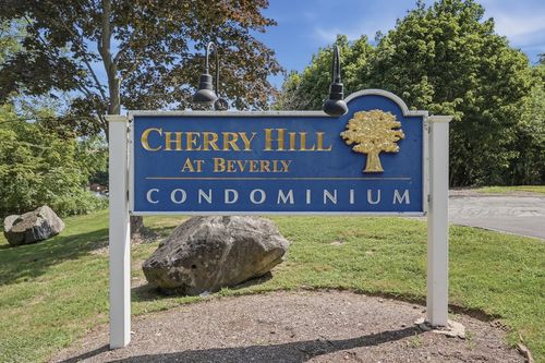 126-2 Duck Pond Rd, Beverly, MA, 01915-7107 | Card Image