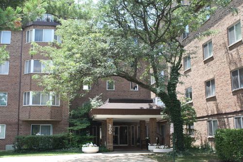 apt-222-300 S Roselle Rd, Schaumburg, IL, 60193-1622 | Card Image