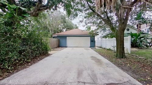 1615 Seminole Rd, Atlantic Beach, FL, 32233-5830 | Card Image