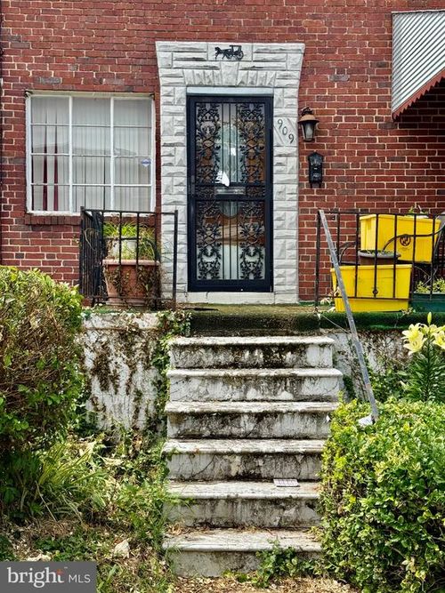 909 Bonaparte Ave, BALTIMORE, MD, 21218-6222 | Card Image