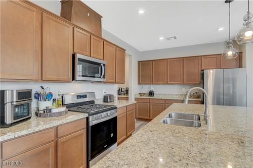 6322 Highledge St, North Las Vegas, NV, 89081-6922 | Card Image