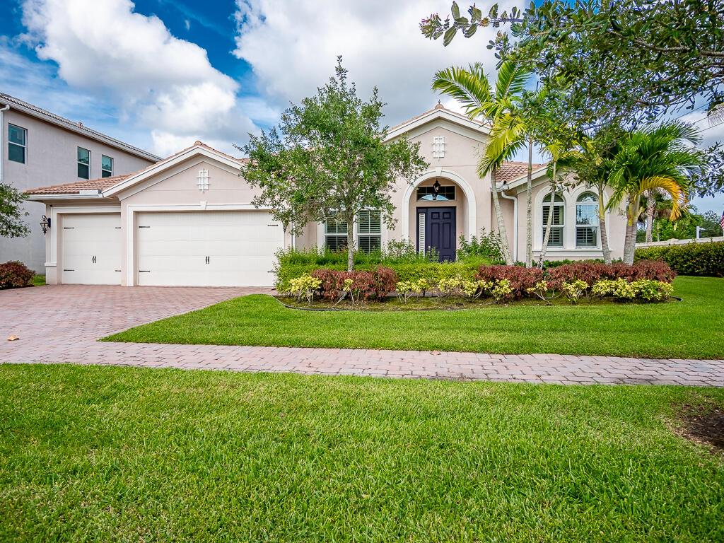 Montclaire Ct, West Palm Beach, FL 33411