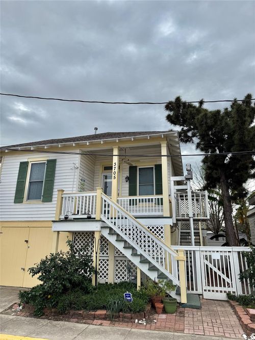 3705 Avenue Q 1/2, Galveston, TX, 77550-7441 | Card Image