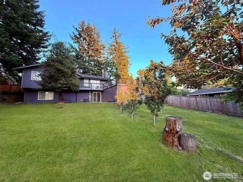 2000 Ne 27th St, Renton, WA, 98056-2239 | Card Image