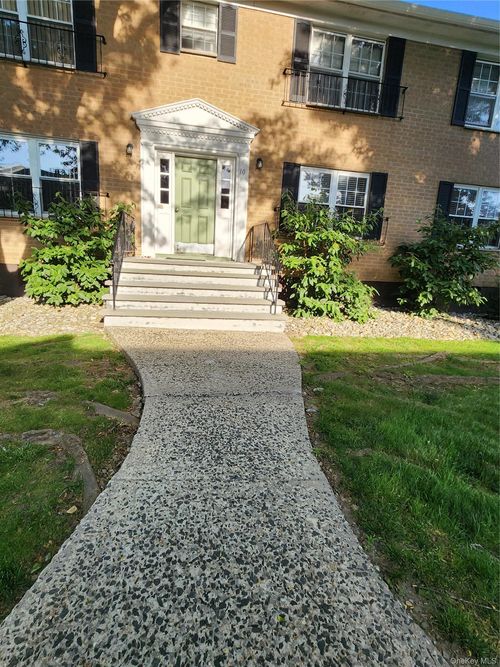 26k-10 Somerset Dr, Suffern, NY, 10901-6968 | Card Image