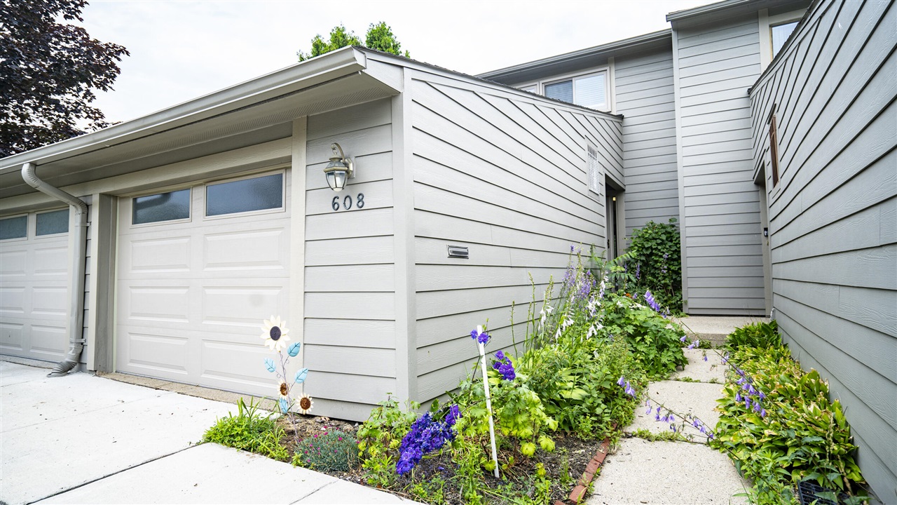 Peninsula Ct, Ann Arbor, MI 48105