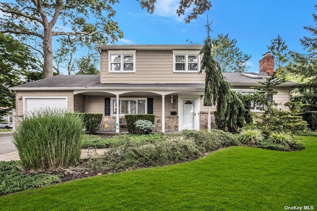 Melissa Ln, Old Bethpage, NY 11804