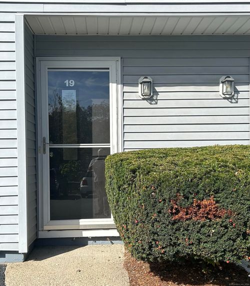 unit-19-1 Beaver Brook Rd, Danbury, CT, 06810-6249 | Card Image