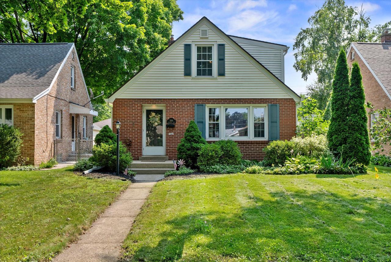 Braeburn Ln, Glendale, WI 53209