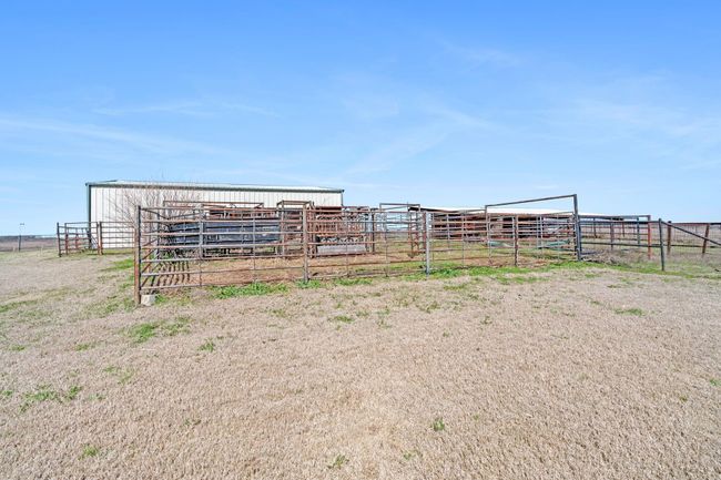 617 Zmolek Rd, House other with 3 bedrooms, 3 bathrooms and null parking in Ennis TX | Image 32