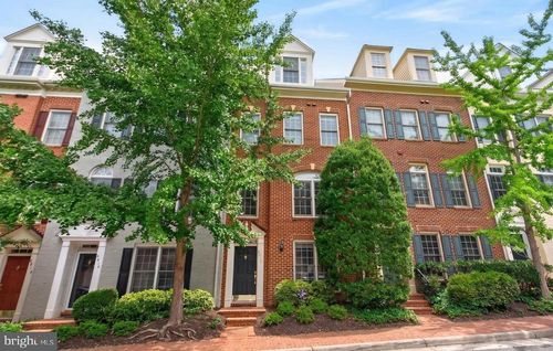 8814 Hunting Lodge Ct, VIENNA, VA, 22182-5517 | Card Image