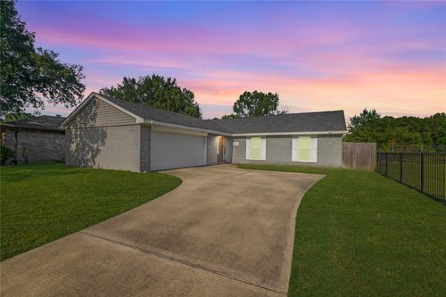 16826 Gleneagle Dr N, Conroe, TX, 77385-3413 | Card Image