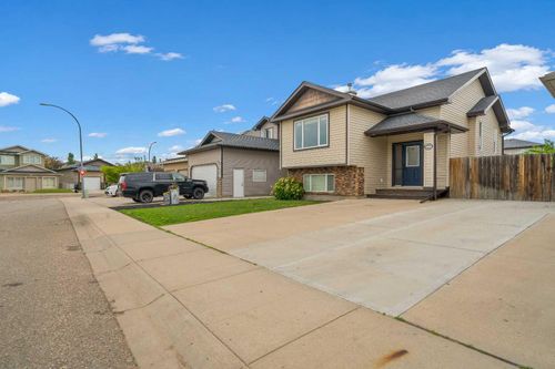366 Somerset Row Se, Medicine Hat, AB, T1B0H1 | Card Image
