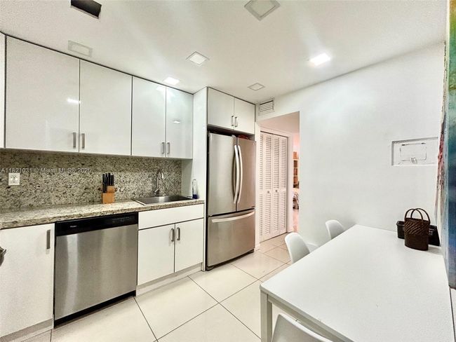 APT-2G - 9500 W Bay Harbor Dr, Condo with 1 bedrooms, 2 bathrooms and null parking in Bay Harbor Islands FL | Image 7