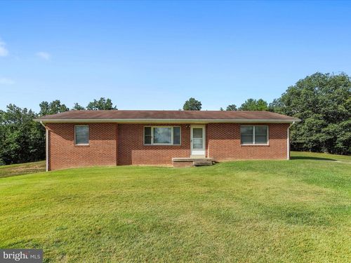 201 Rebel Hill Dr, AUGUSTA, WV, 26704-8639 | Card Image