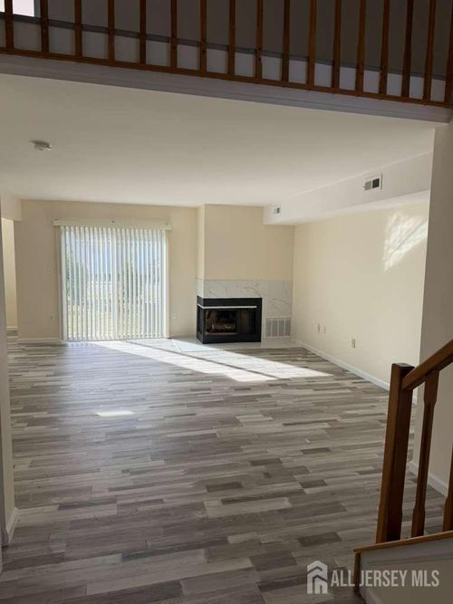 126 Winchester Way, Somerset, NJ, 08873-4906 | Card Image