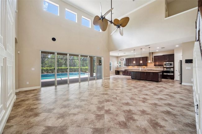 family room | Image 9