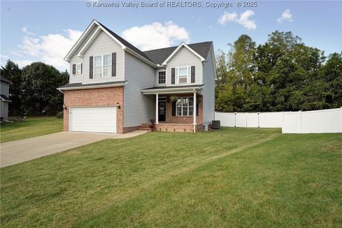 4052 Farmington Dr, Hurricane, WV, 25526-8756 | Card Image