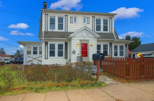 2 Treadwell St, West Haven, CT, 06516-5004 | Card Image