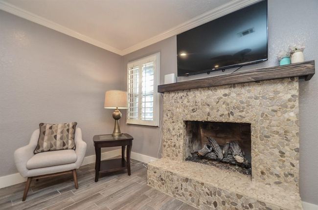BEAUTIFUL fireplace! | Image 10