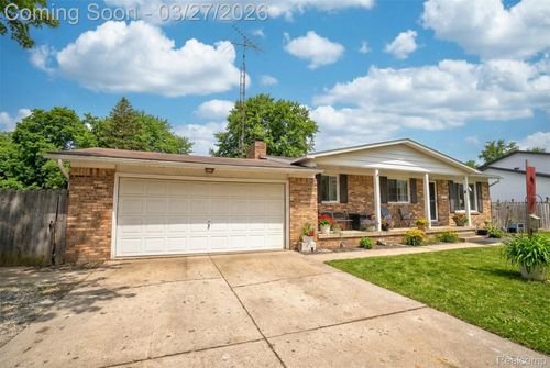 527 Leland St, Flushing, MI, 48433-3302 | Card Image
