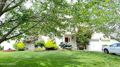 42 Crown Cir, Lakewood, NJ, 08701-7387 | Card Image