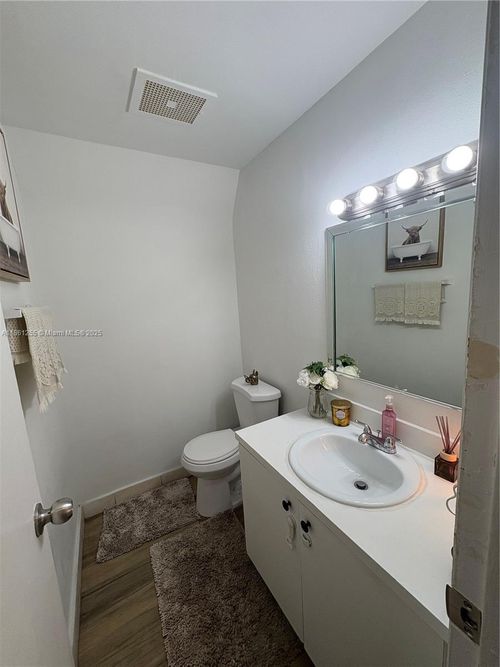 apt-q205-17901 Nw 68th Ave, Hialeah, FL, 33015-3932 | Card Image