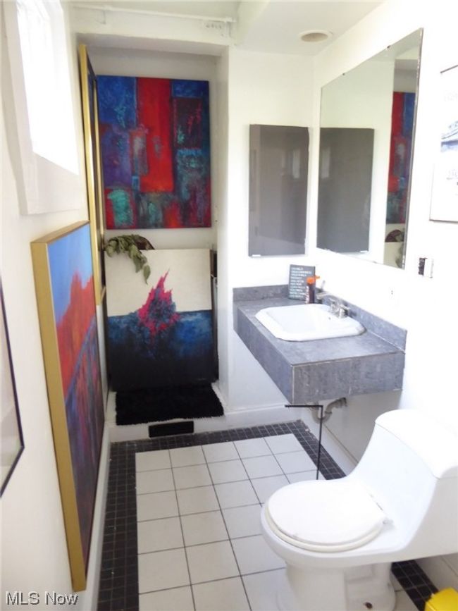 Main floor rear apt Bath | Image 8