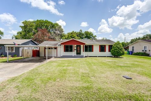 305 Yaupon St, Sweeny, TX, 77480-3719 | Card Image