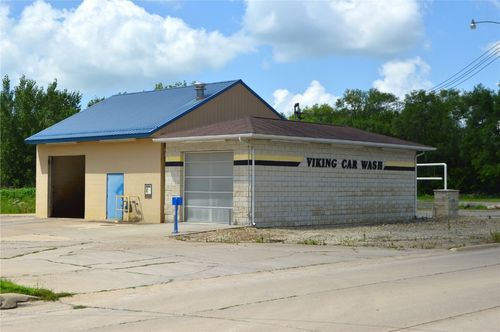 614 W 4th St, Vinton, IA, 52349-1104 | Card Image