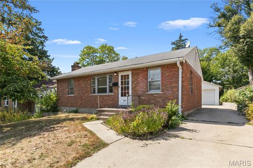 8027 Mcgee St, Affton, MO, 63123-3514 | Card Image