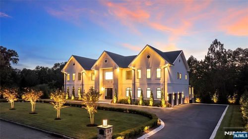 39 Westmount Dr, Livingston, NJ, 07039-4222 | Card Image