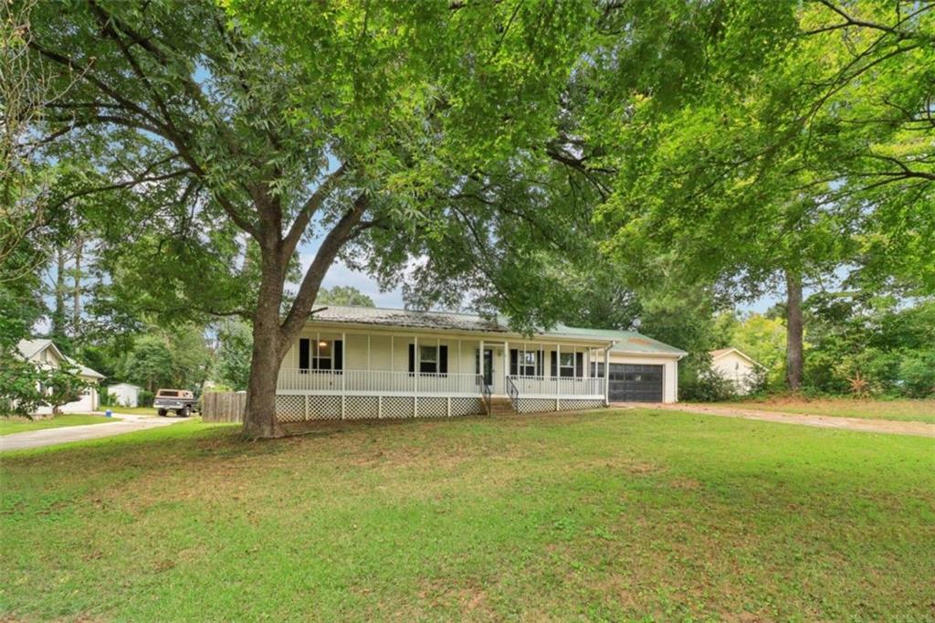Honeysuckle Ln, Carrollton, GA 30116