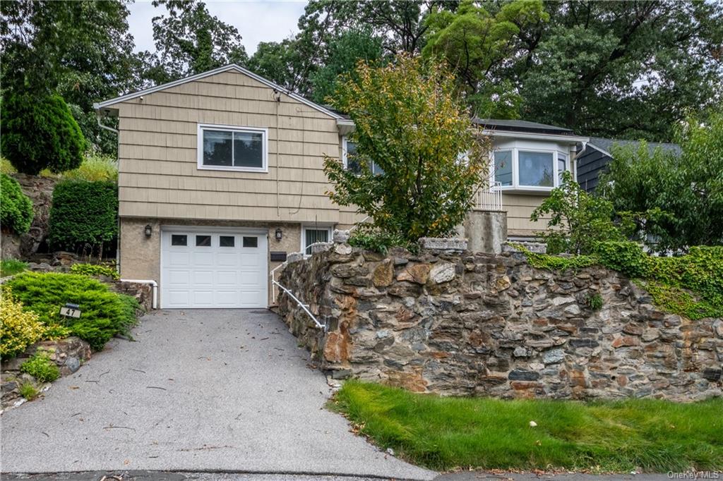 Lasalle Dr, New Rochelle, NY 10801