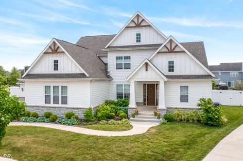 10795 Creekbed Cir, Fishers, IN, 46038-3318 | Card Image