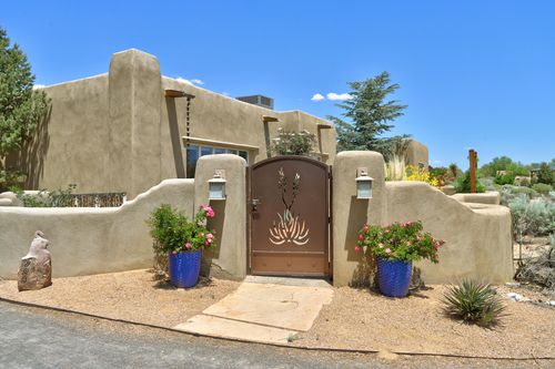 125 Martha Ct, Corrales, NM, 87048-6802 | Card Image