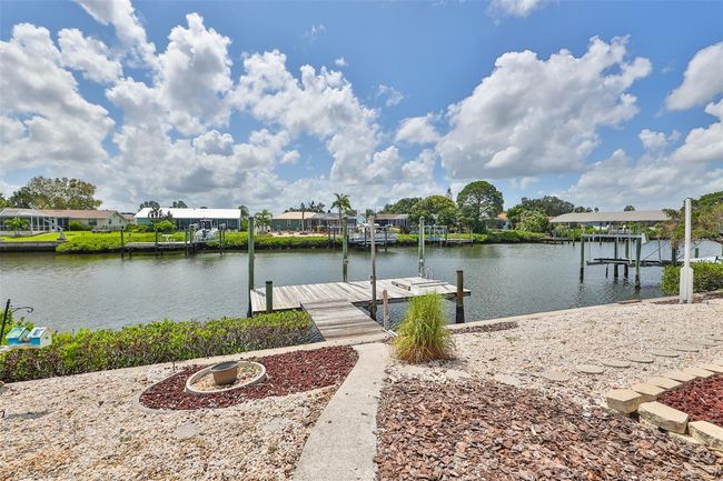 908 Chipaway Drive, House other with 3 bedrooms, 2 bathrooms and null parking in Apollo Beach FL | Image 27