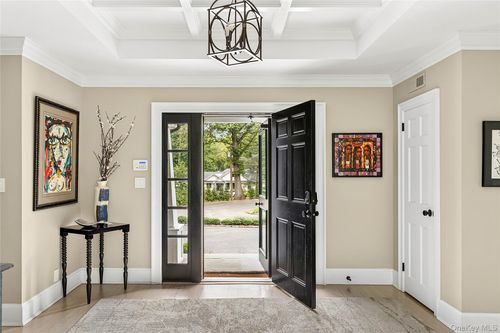 40 Dogwood Ln, Port Washington, NY, 11050-1110 | Card Image