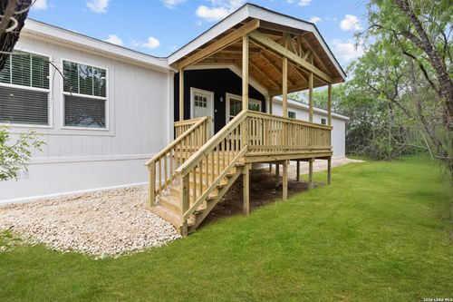 697 County Road 664, Devine, TX, 78016 | Card Image