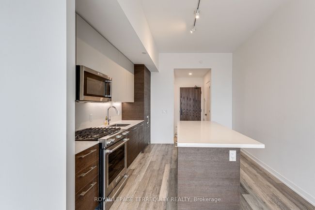 705 - 2118 Bloor St W, Condo with 1 bedrooms, 2 bathrooms and null parking in Toronto ON | Image 8