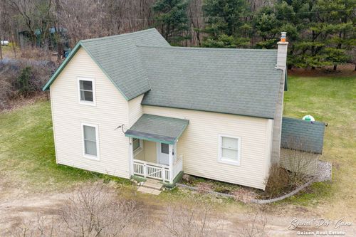 5856 Kiddville Rd, Belding, MI, 48809-9571 | Card Image