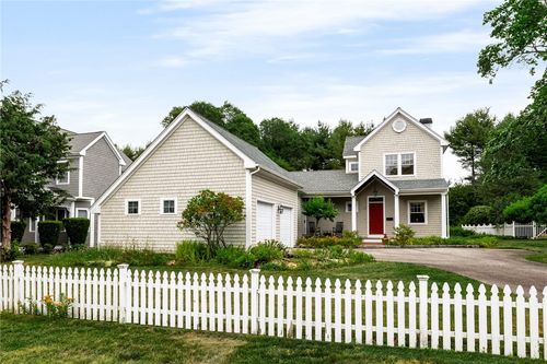200 Wickford Point Rd, North Kingstown, RI, 02852-4045 | Card Image