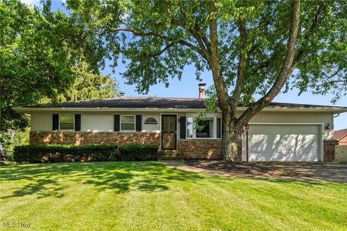 321 Autumn Ln, Brunswick, OH, 44212-1603 | Card Image