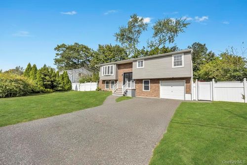 191 Bergen St, Port Jefferson Station, NY, 11776-2603 | Card Image