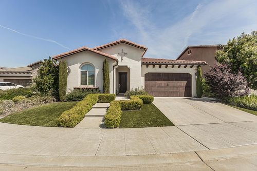 1924 E Via Fiore Ave, Fresno, CA, 93730-7025 | Card Image